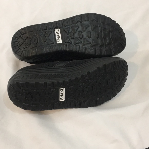 Solid black slip on sneaker, size 8 - Picture 5 of 6